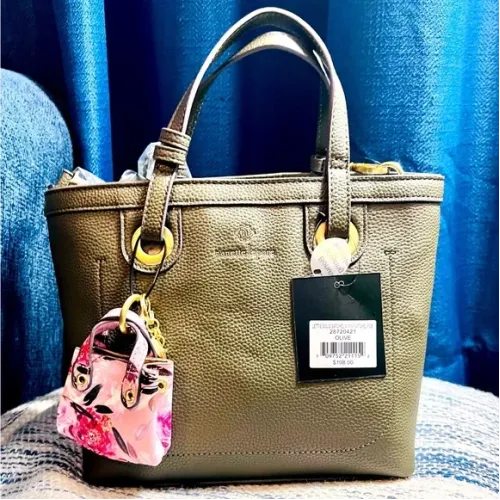 Nanette Lepore Lettie Bolso sólido con mini bolso llavero (Nuevo)